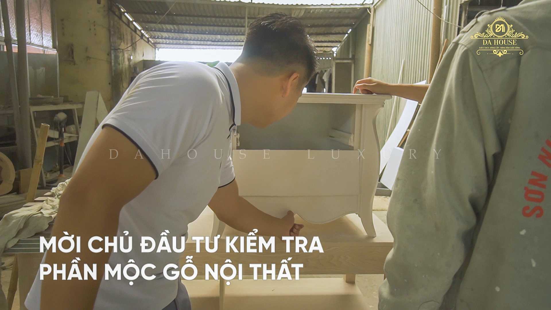 Chủ đầu tư kiểm tra thi công gỗ thịt (1)_1920_1080