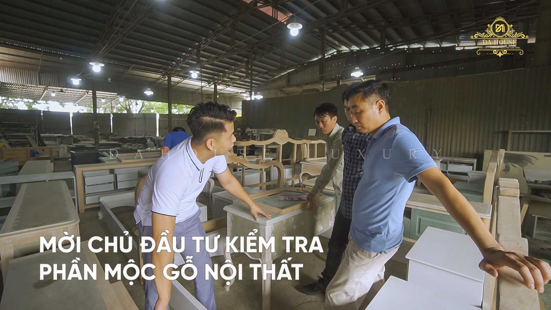 Chủ đầu tư kiểm tra thi công gỗ thịt (2)_1920_1080