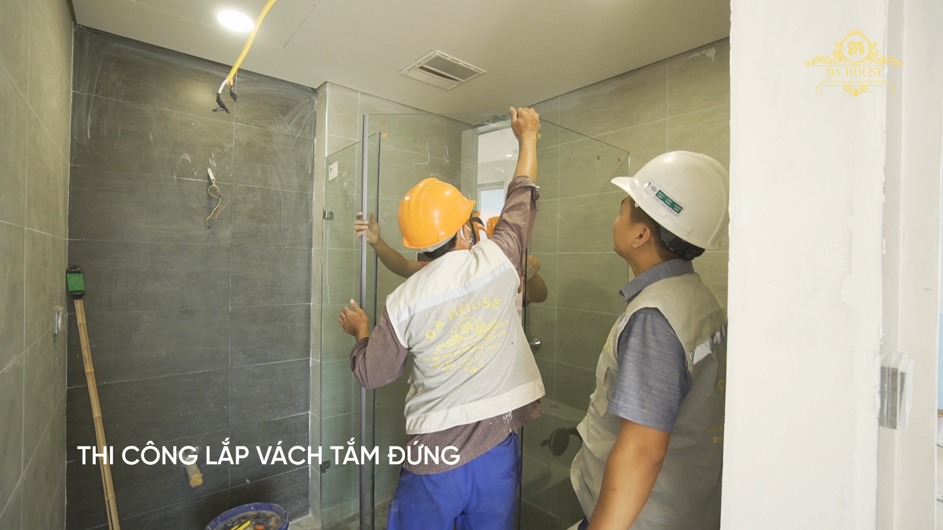 Lắp vách tắm (1)