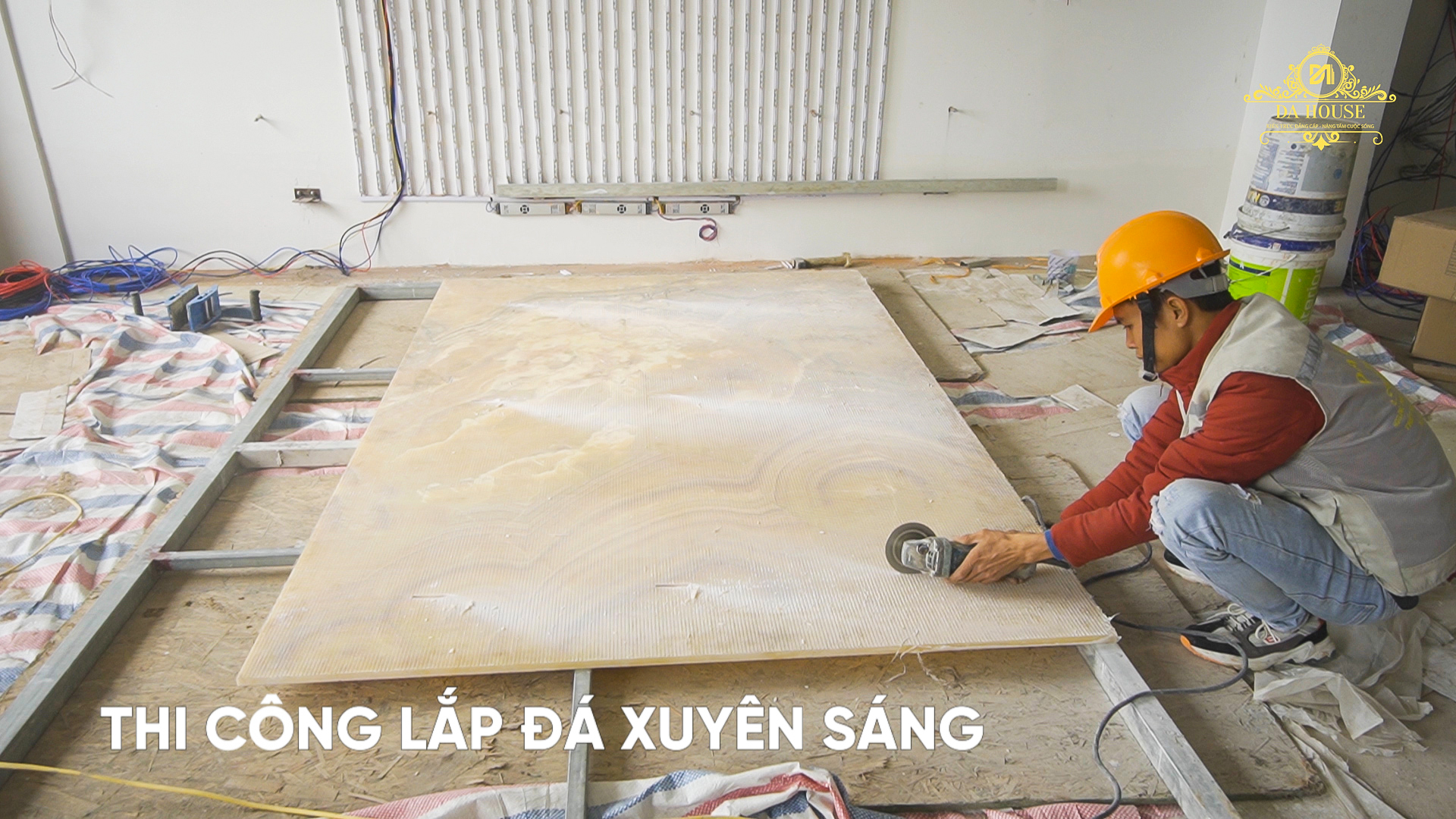 Thi công lắp đá xuyên sáng (3)