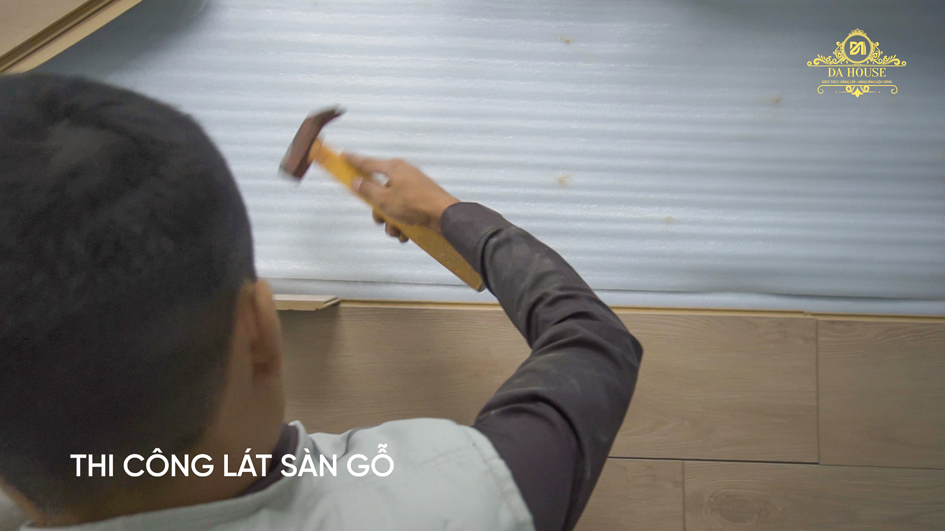Thi công lát sàn gỗ (1)